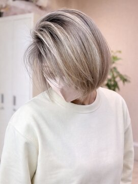 エミューバイメルシー(emmu by MERCI) ホワイトベージュシャドウルーツ