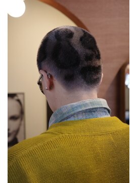 エディ(Edy) 刈り上げスキンフェード外国人風眉毛カットメンズサロン岡山