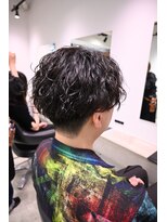 ビブ(VIV)&nbsp;《大人のツヤ髪》センターパート×ツイストスパイラルパーマ
