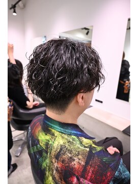 ビブ(VIV) 《大人のツヤ髪》センターパート×ツイストスパイラルパーマ