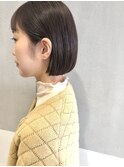 ストレートボブ × グレージュ 小顔ひし形シルエット