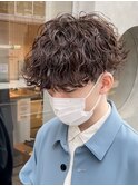 センターパートツイストスパイラルパーマメンズマッシュパーマ