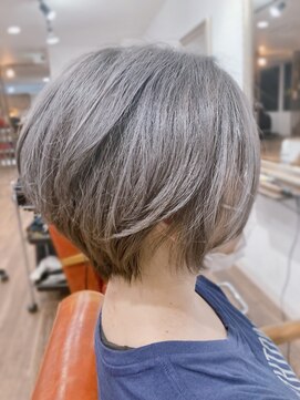 ヘアメイク アンフィ(amphi) ハイトーン　ショート