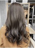 派手にならないオトナ専用グレージュ