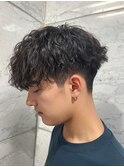 センターパートマッシュウルフカットメンズ髪型スペインカール