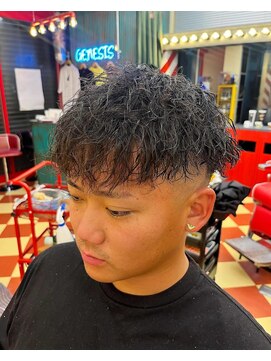 キングスマントーキョー 府中店(KINGSMAN TOKYO) 【ツイストスパイラル×フェード】