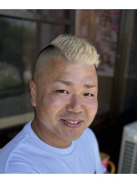 ピシャッとニ代目銀二郎 金髪ヘアー