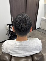 ビジカジ短髪刈り上げツーブロックアップバングショートメンズ