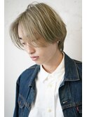 ダブルカラーベージュアッシュセンターパート前下がり韓国ヘア