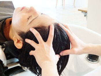 ディフィー 梅田(Defi)の写真/最新のマッサージ技術と保湿効果で頭皮が驚くほど柔らかくほぐれる『EraLヘッドスパ』西梅田で初導入◇