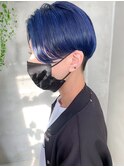 ネイビーカラー、刈り上げショート、ブルーハイライト、ブリーチ