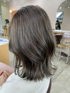 キュオンシア(CUEON. ciea) ふわっとレイヤー×グレージュカラー