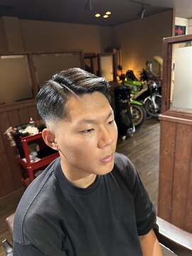 カットスペース キャロル(CUT SPACE CAROL) スキンフェード