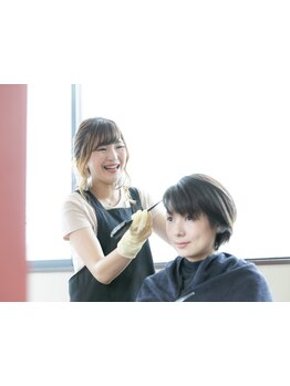 【六地蔵駅徒歩3分】大人女性から人気のカラー専門店!お手頃プライスで白髪が気になった時に気軽に通える♪