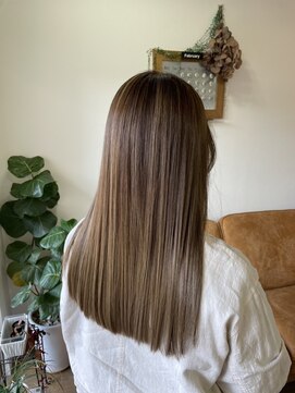 エルフゥ(Elle fou) ハイライト　インナーカラー　ミルクティー