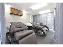 フルフラットのシャンプー台が日頃の疲れを癒やします