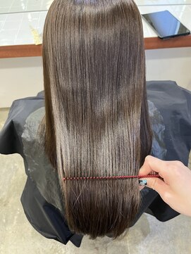 ヒュー 広島(HEW) 髪質改善ロングレイヤー