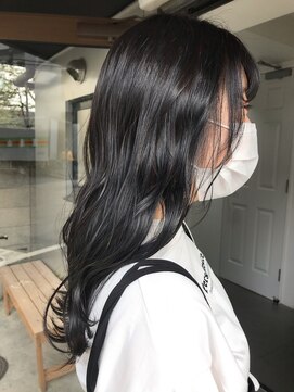 ネイヴィル(navile) 透明感たっぷりダークグレー