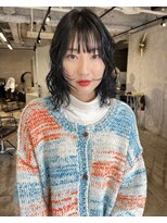 フラネ(Flaner) ウルフパーマ　ウルフヘアー　レイヤーカット　ブルーブラック