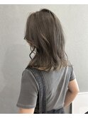スモーキーグレージュ×ブリーチカラー