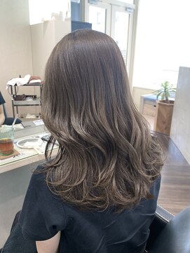 ニーフ 恵比寿(neaf) イメチェン　ホワイトブロンド　外ハネボブ 美髪　ワイドバング