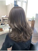 イメチェン ホワイトブロンド 外ハネボブ 美髪 ワイドバング
