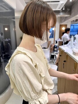 コンティロミー(CONTI ROMMY.) 切りっぱなしラインがオシャレ。首も綺麗に見える:omini【ボブ】