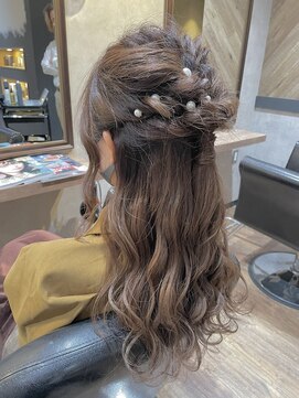 レイグロー バイ ヘッドライト 東海店(RAYGLOW by HEADLIGHT) ハーフアップ