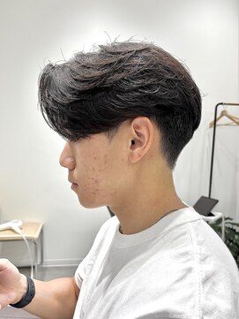 カルム(kalm) 毛流れセンターパートニュアンスパーマカルマヘアメンズパーマ