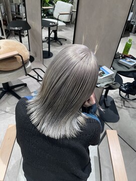 エラ(ere) ミルクティーグレージュ　ハイトーンカラー　ホワイトカラー