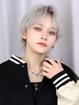 ザサードヘアー 船橋(THE 3rd HAIR) センターパートウルフ シルバーカラー