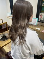エミス バイ メルト 吉祥寺(emis by melt)&nbsp;［山浦琴実］ダブルカラー透明感グレージュベージュ