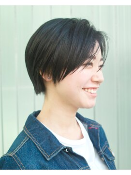 エン(YENN) さらっと肌なじみのいいショートヘア