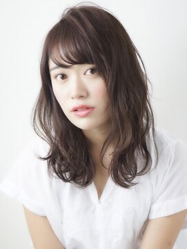 ネオリーブ クーロ(Neolive curro) 定番ミディのゆるパーマスタイル