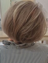 丹下陽子美容室&nbsp;白髪を活かしたデザイン