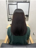 広がりやうねりが気になる方こそ艶髪ストレート
