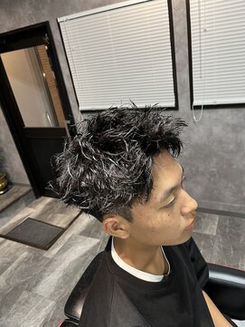 スウェルホワイト(SWELL WHITE) スパイキーパーマ