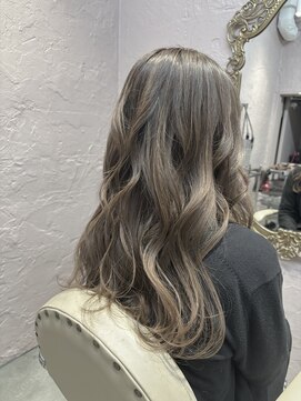 フッタ(Futta) ロングレイヤー×グレージュ