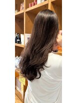 ロベルシ(ROVERSI) ツヤ×ゆるウェーブの大人ロング