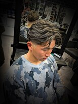 メンズ ラピス 横浜店(Men’sLapis)&nbsp;フェザーパーマ×taper fade×金メッシュ