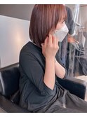 顔周りを包むマッシュカット