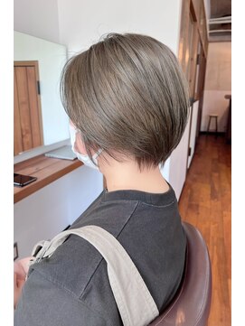 ミミ ブランシェ(Mimi Branche) ホワイトグレージュ/コンマヘア/ダークアッシュニュアンスカラー