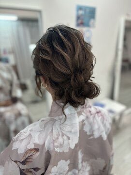 ホワイト(White) ふわふわルーズアップスタイル