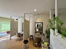 美容室 フェリーチェの雰囲気（清潔で日差しがたくさん取り込まれる、暖かな店内【稲毛】）