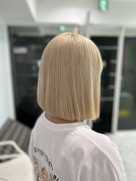 ラメール(MAISON LA MER) 【MANAMI】ブリーチ3回～ホワイトブロンド