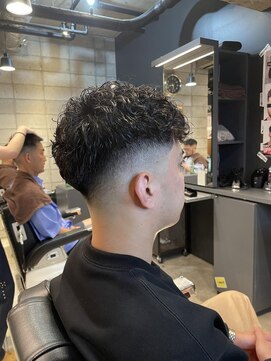 フランクスバーバー アンド ビアークラブ(FRANK'S BARBER and BEER CLUB) スキンフェードパーマスタイル