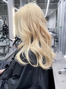 ソル バロール 表参道(SOL .valor) 抜きっぱなしブロンド×レイヤーカット