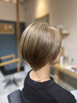 ノットドットビー(KNOT.B) 大人気ミルクティーベージュ/艶感ハイトーン