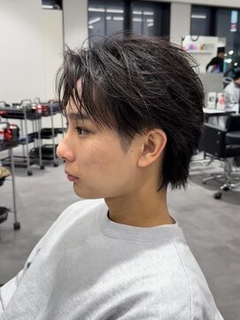 オーシャントーキョーオーバー 渋谷(OCEAN TOKYO OVER) メンズショートフェザーパーマセンターパートニュアンスパーマ