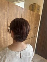 アクアリップル(aqua ripple) 耳だしショートグレイヘアをいかした大人かわいいピンクパープル